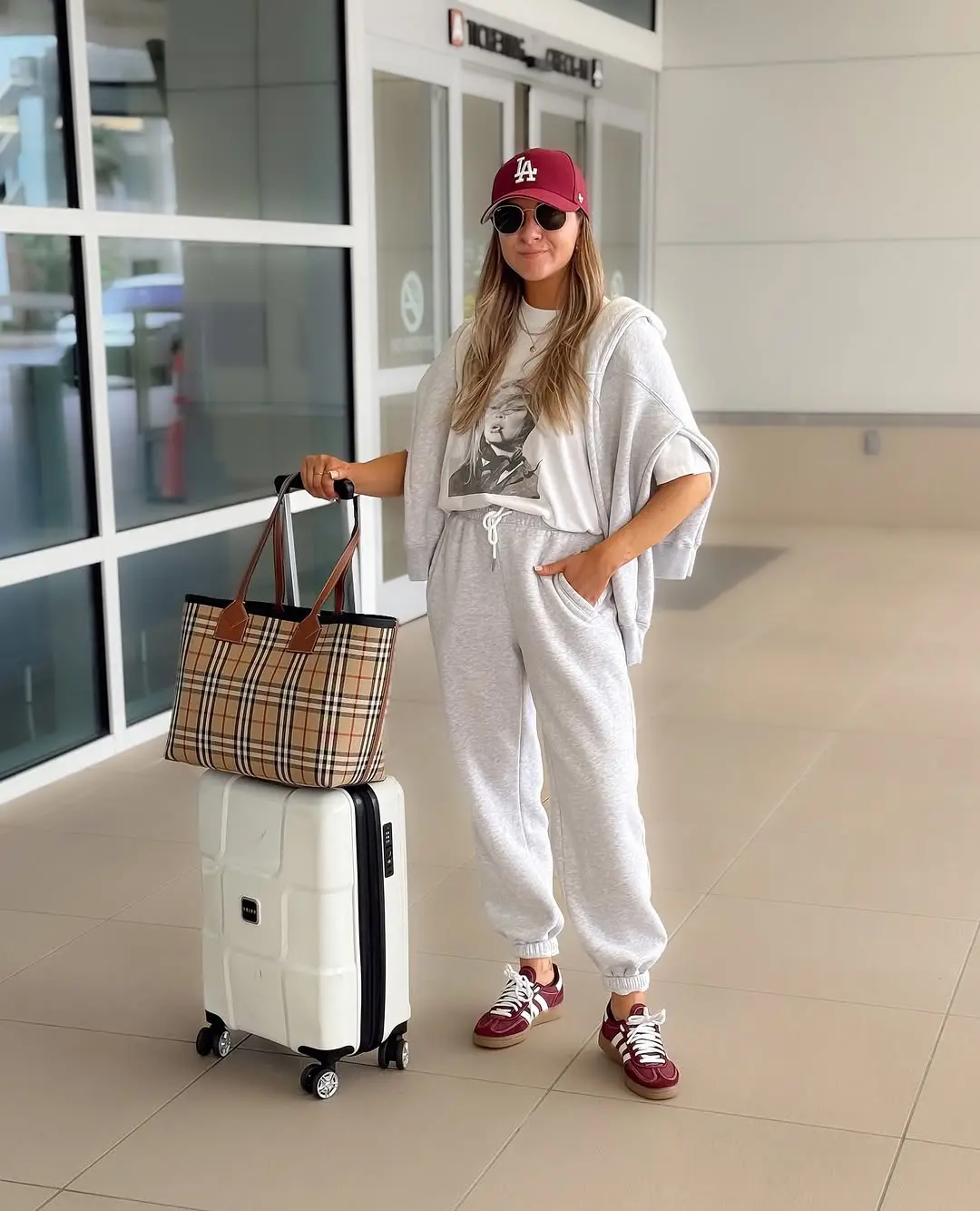 Chic airport outfit for comfortable travels