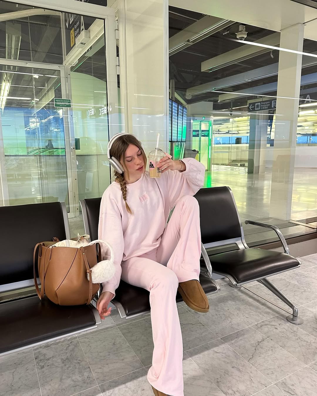 Chic and Cozy Airport Loungewear Look
