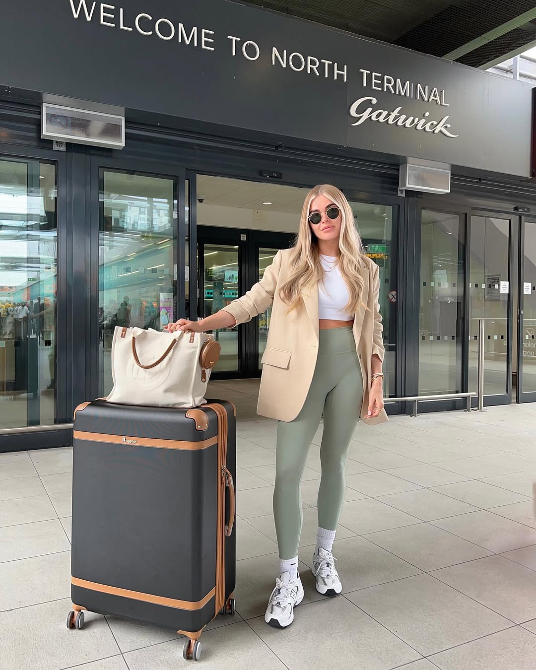 Chic and Comfortable Airport Vibes in Style