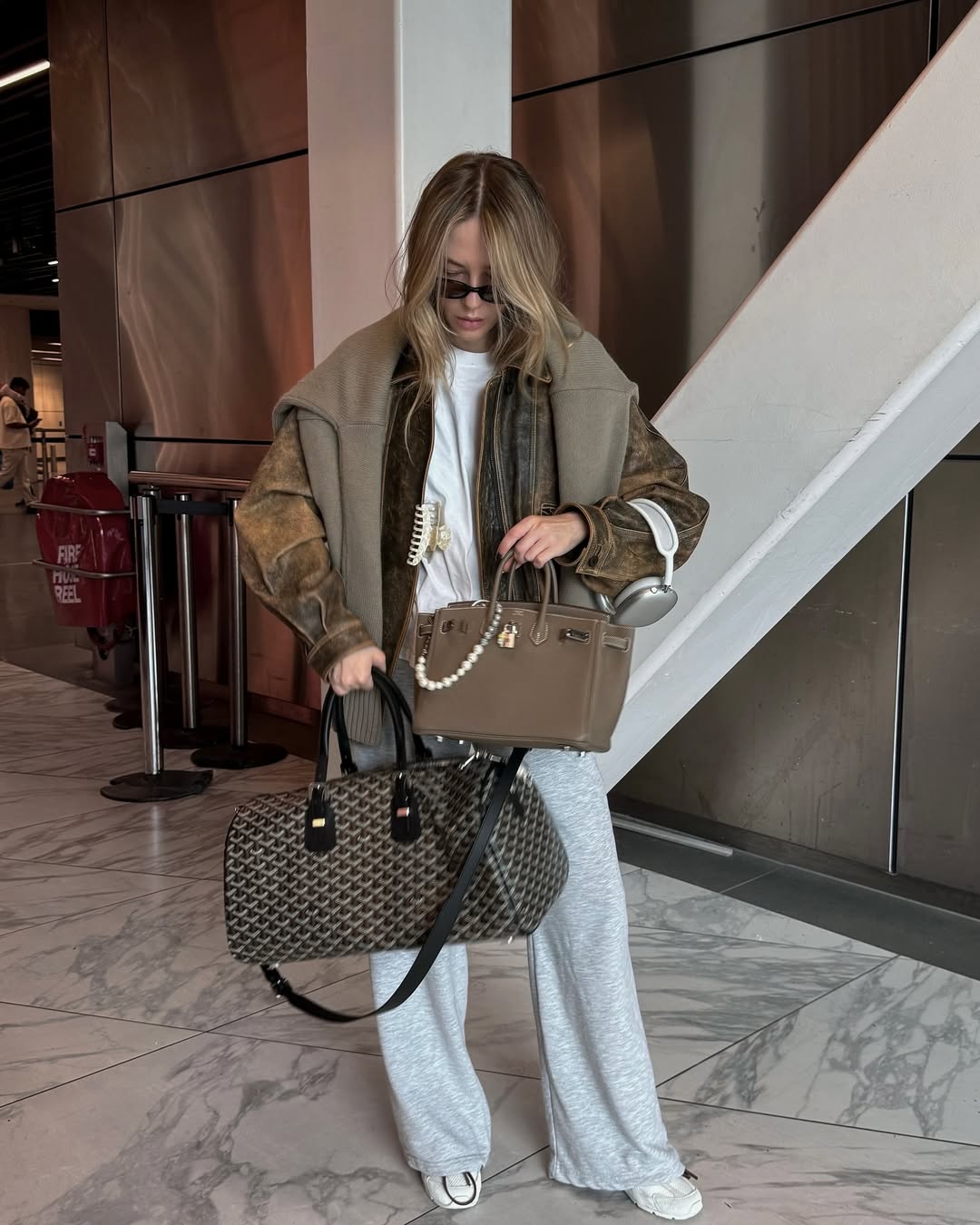 Chic and Comfortable Airport Look for Travelers