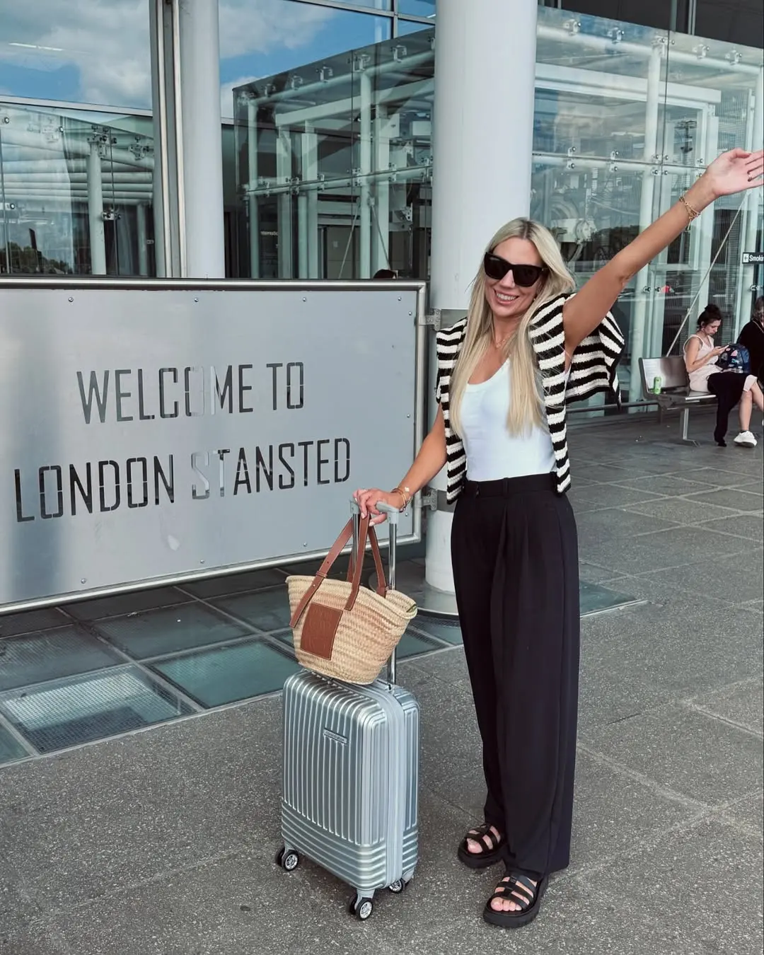 Chic Travel Look with Stripes and Comfort