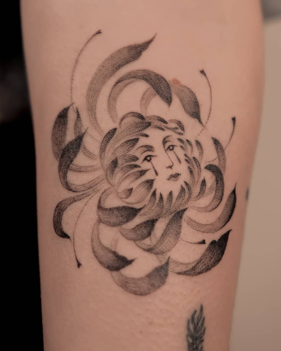 A mesmerizing flower with a hidden face