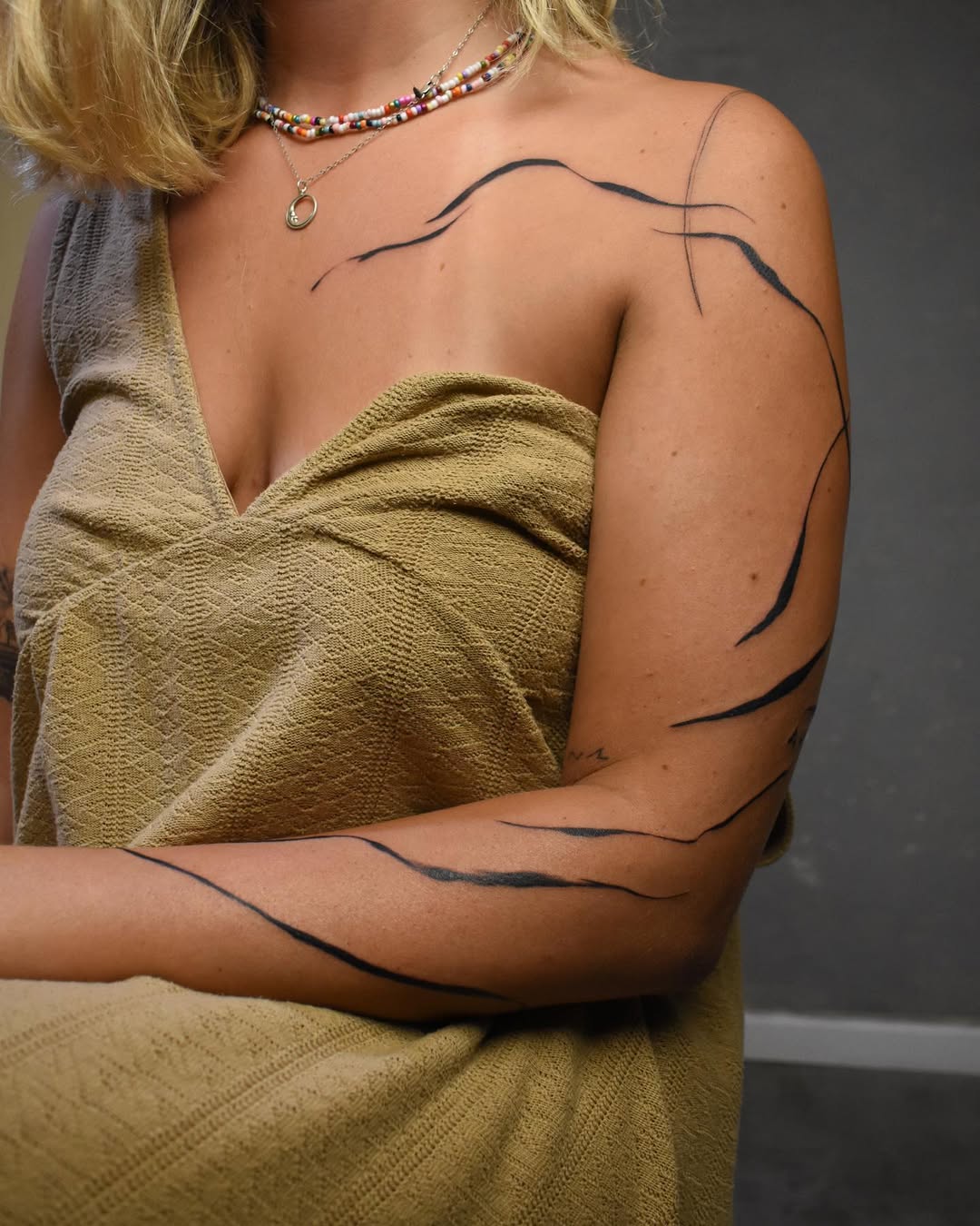 Elegant minimalistic tattoos with flowing lines