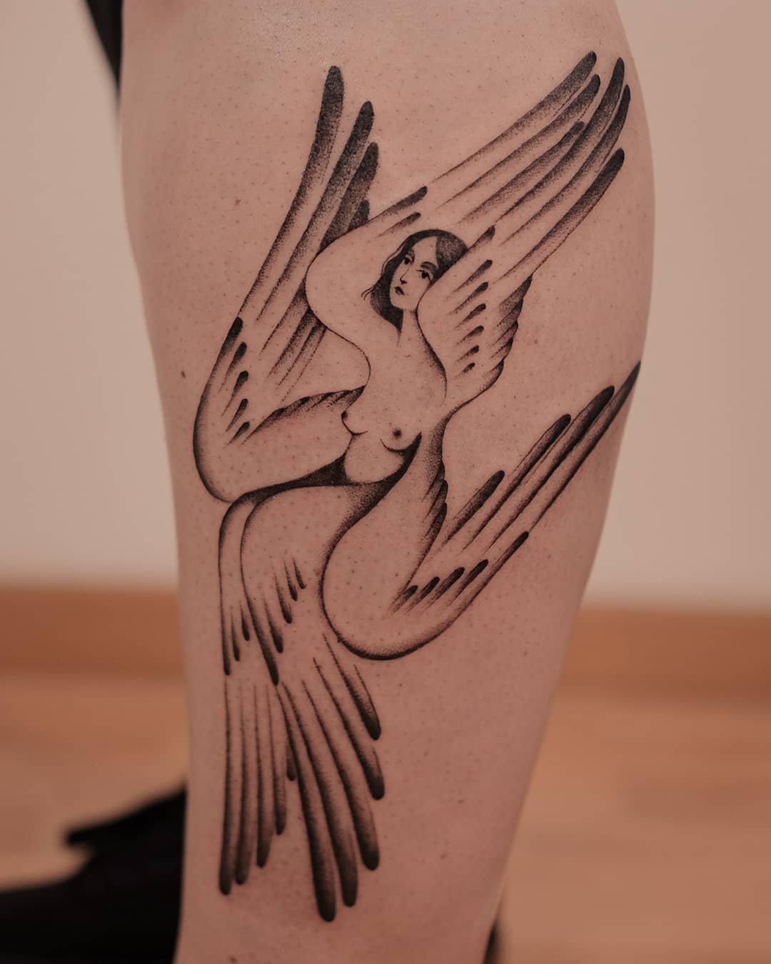 A striking blend of femininity and freedom