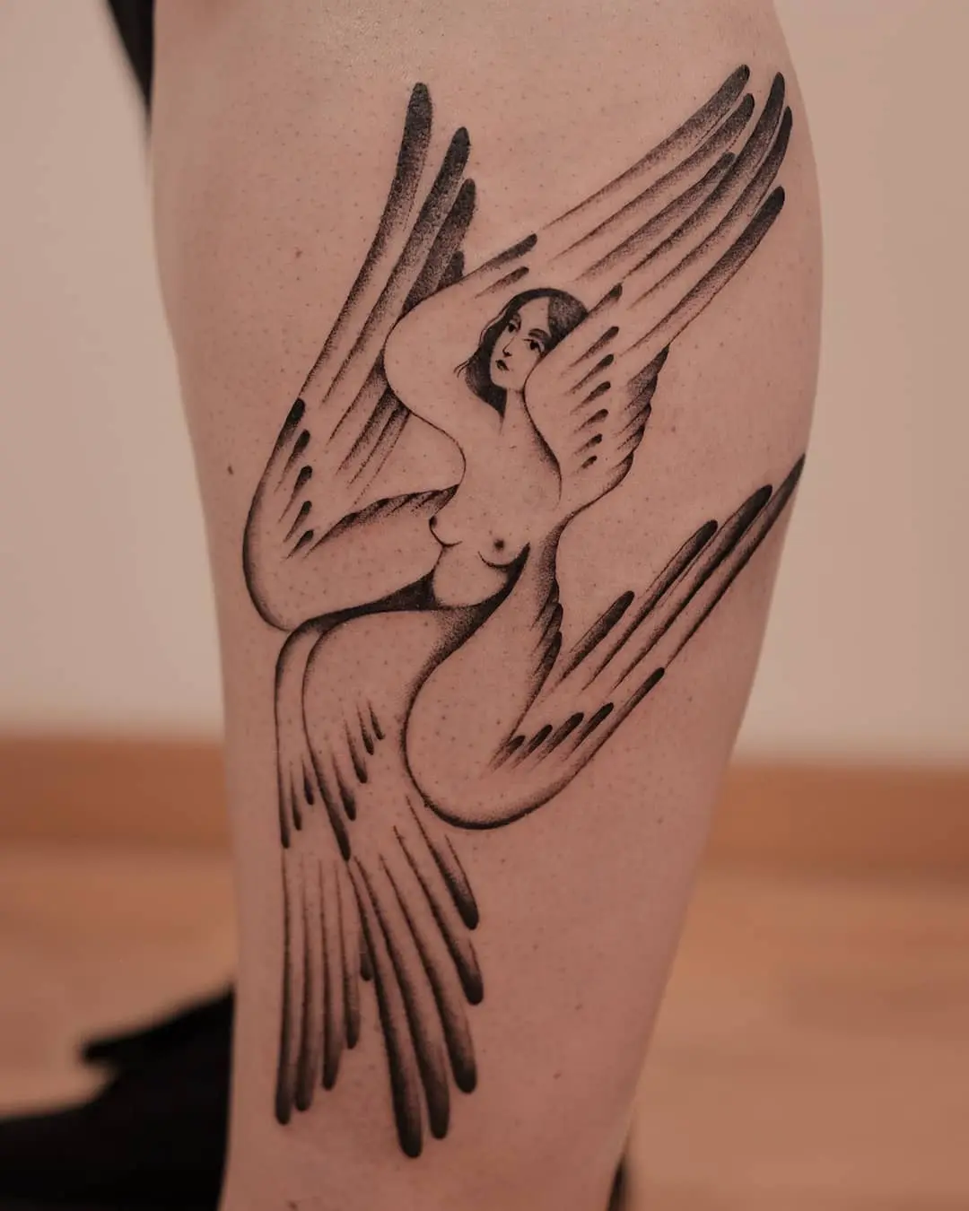 A striking blend of femininity and freedom