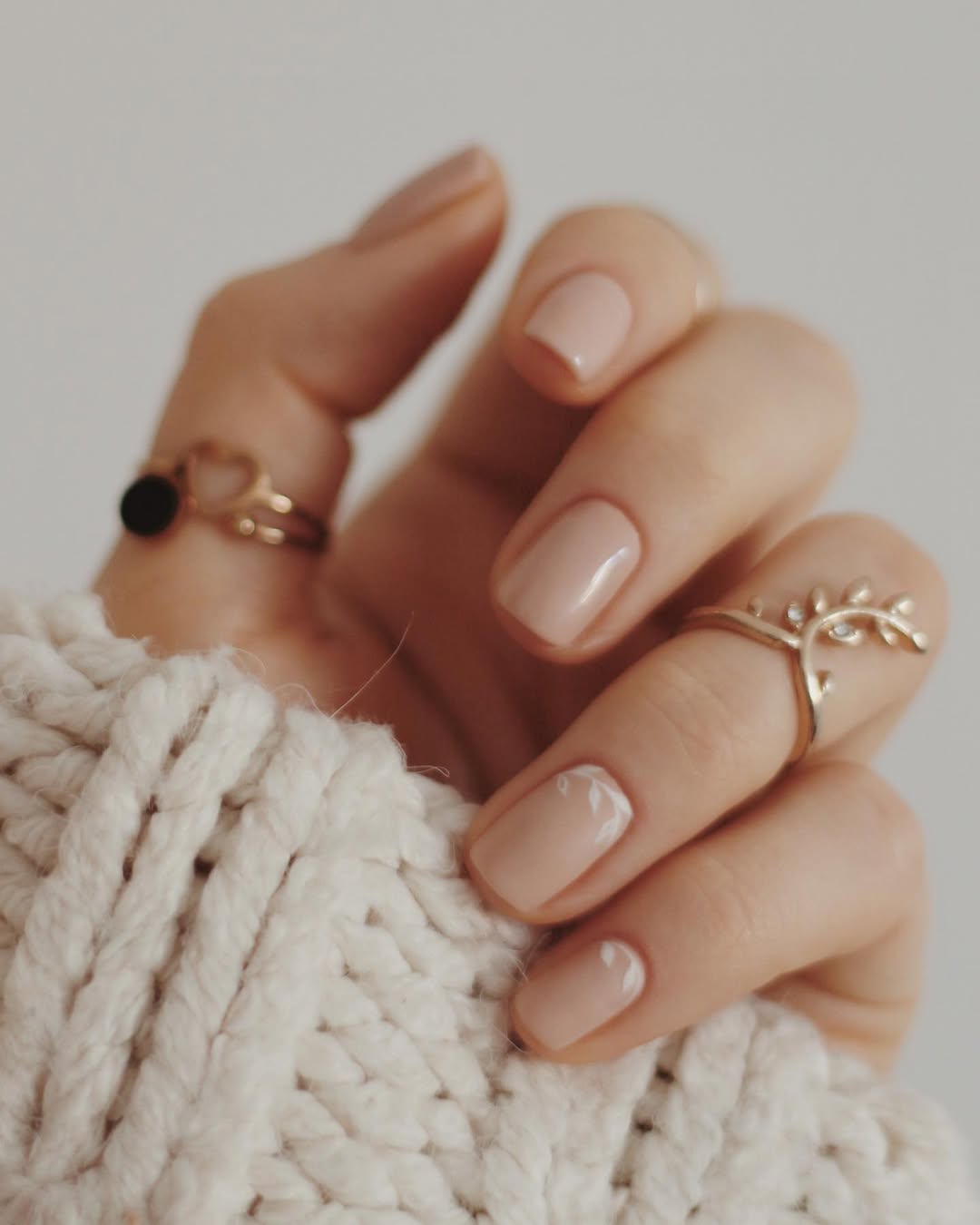 Elegant beige nails with chic gold rings
