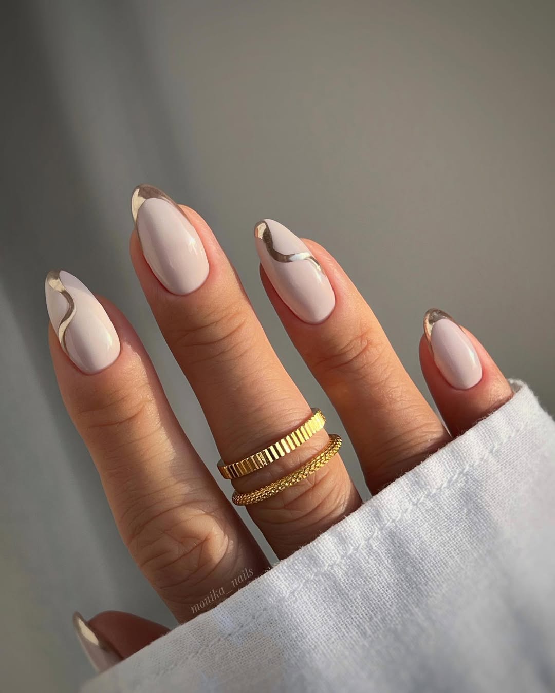 Elegant beige nails with gold accents