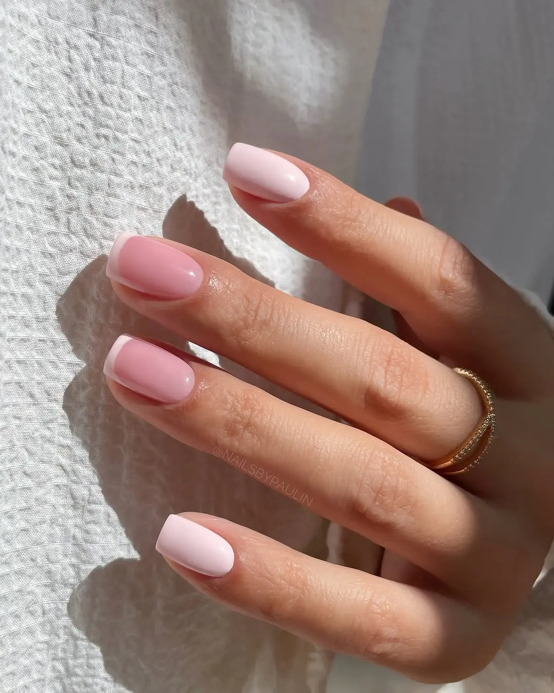 Chic gradient beige and pink nail design