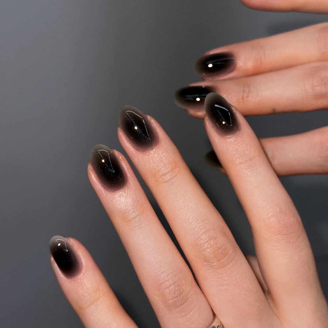 Chic black nails with stunning ombre effect