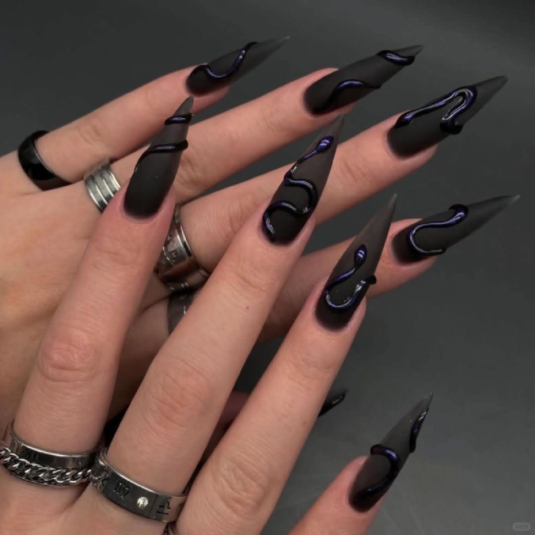 Edgy stiletto black nails with fluid accents