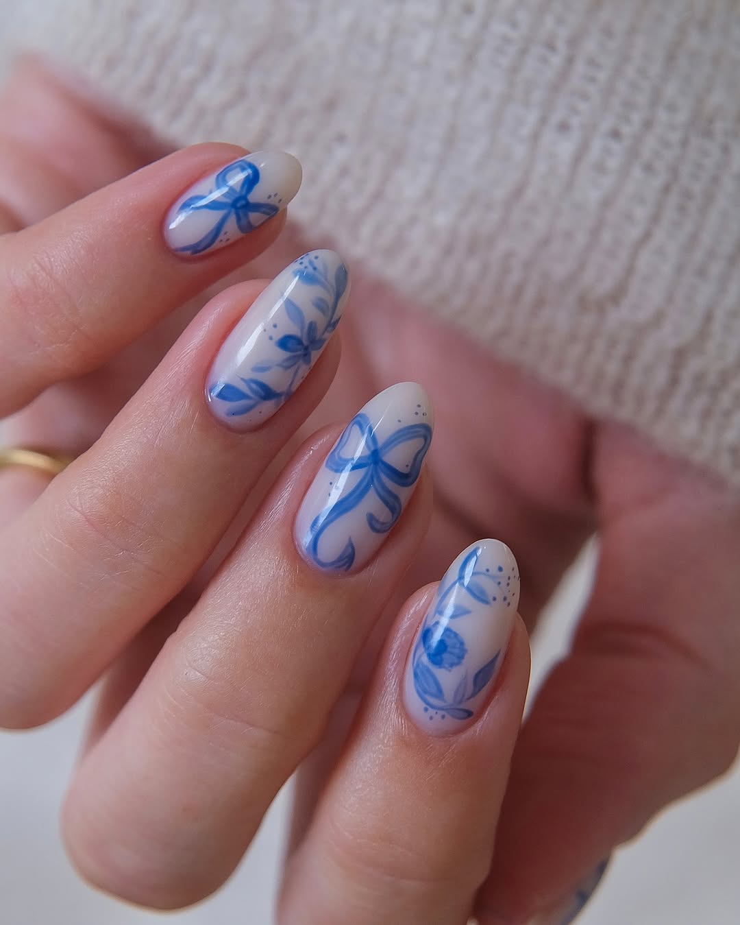 Exquisite blue floral nail art design