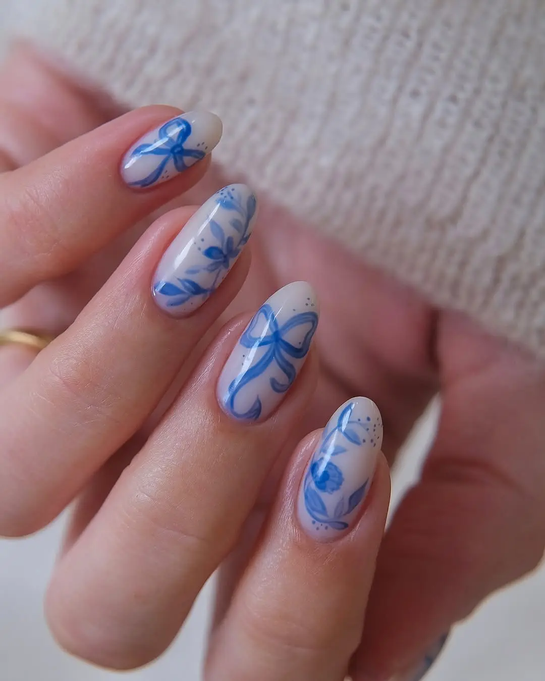 Exquisite blue floral nail art design