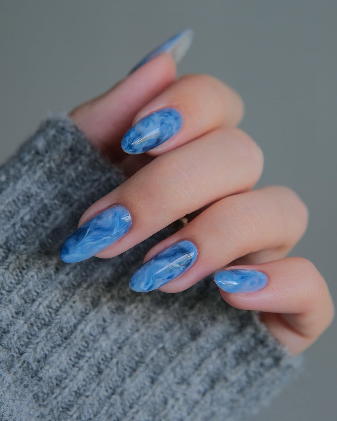 Chic blue marble nail design for stylish flair