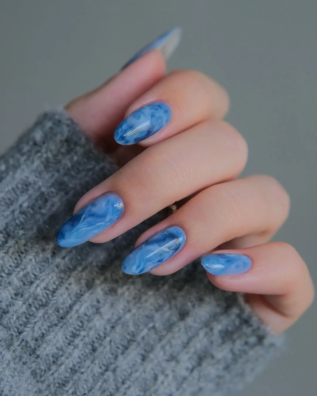 Chic blue marble nail design for stylish flair