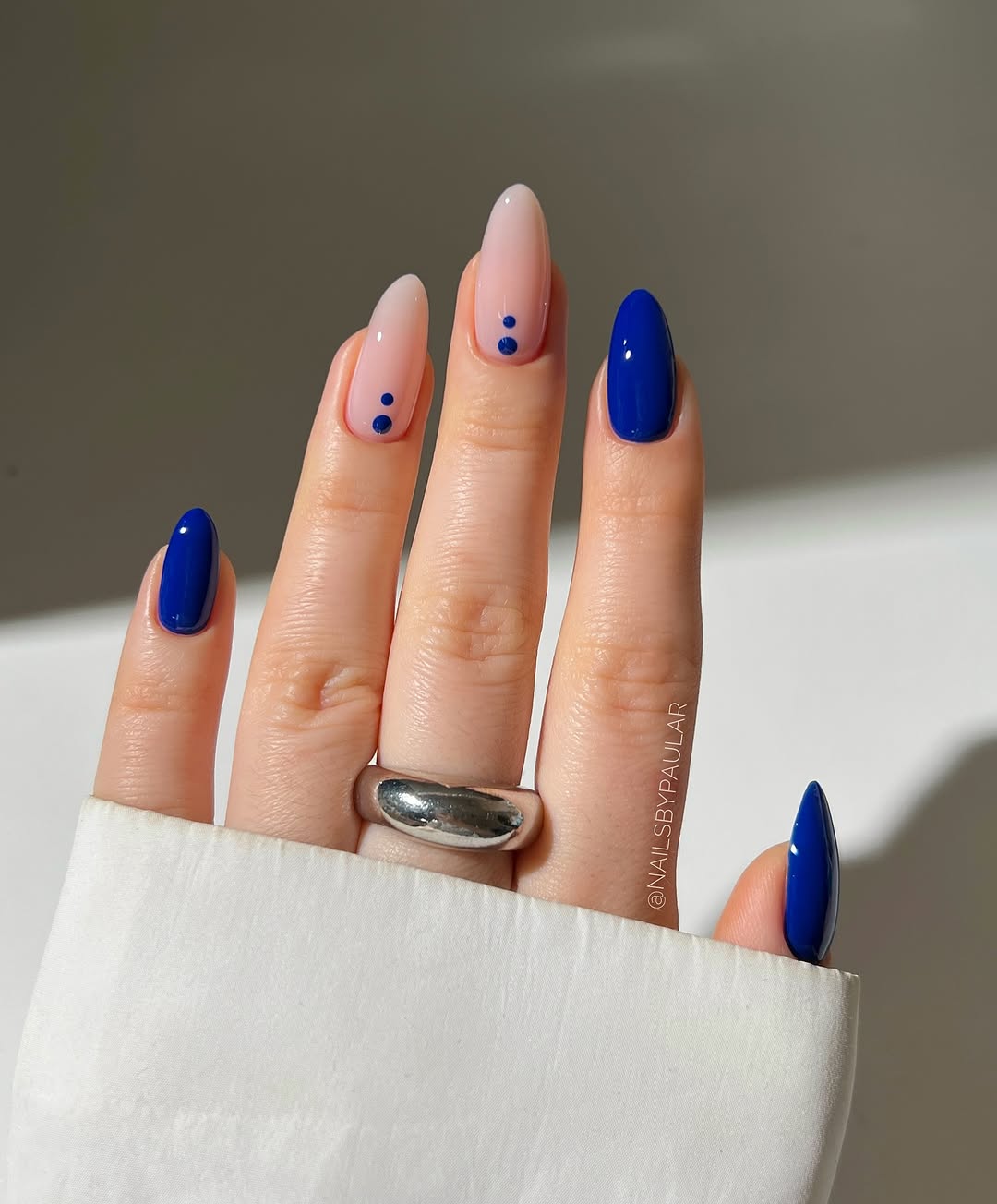 Chic blue nails with a pastel twist