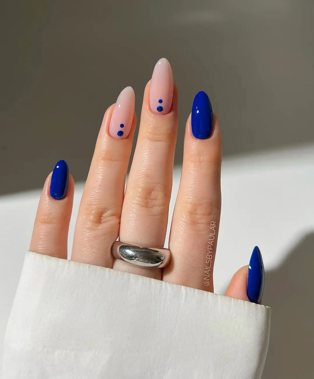 Chic blue nails with a pastel twist