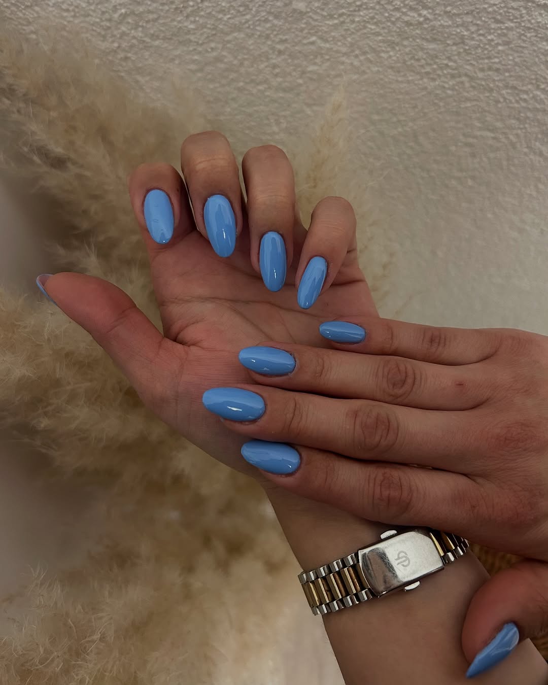 Stylish Blue Nails for a Fresh Look