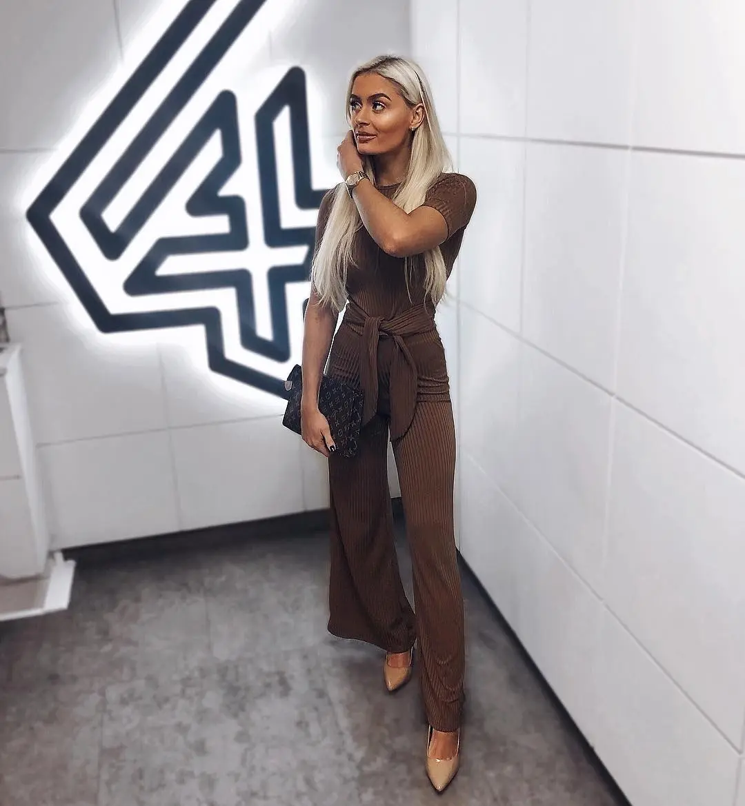 Chic brown jumpsuit for stylish occasions