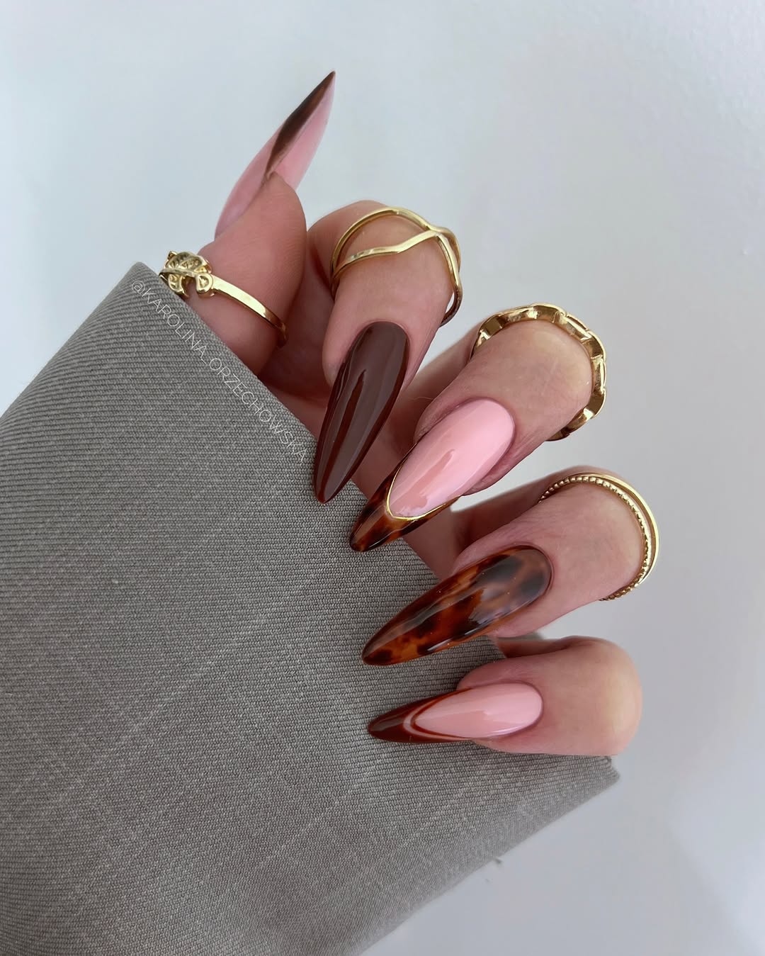 Chic brown and pink nail design inspiration