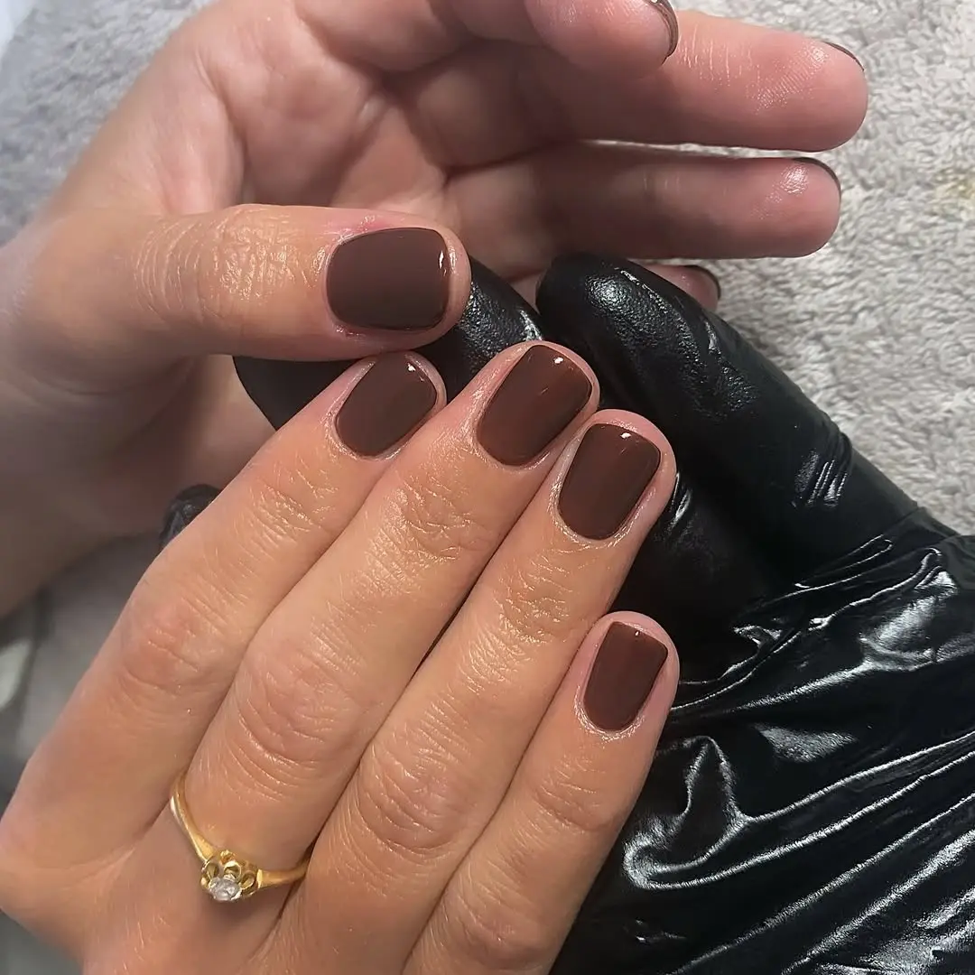 Chic Brown Nails for Modern Elegance