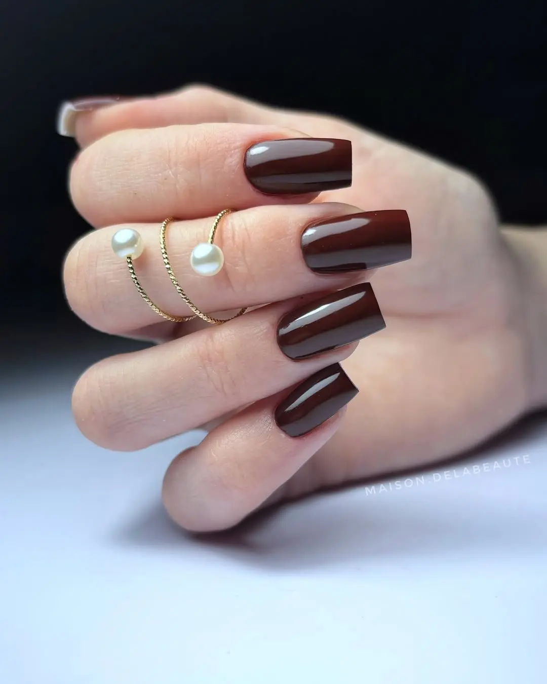 Chic brown nails for elegant styles