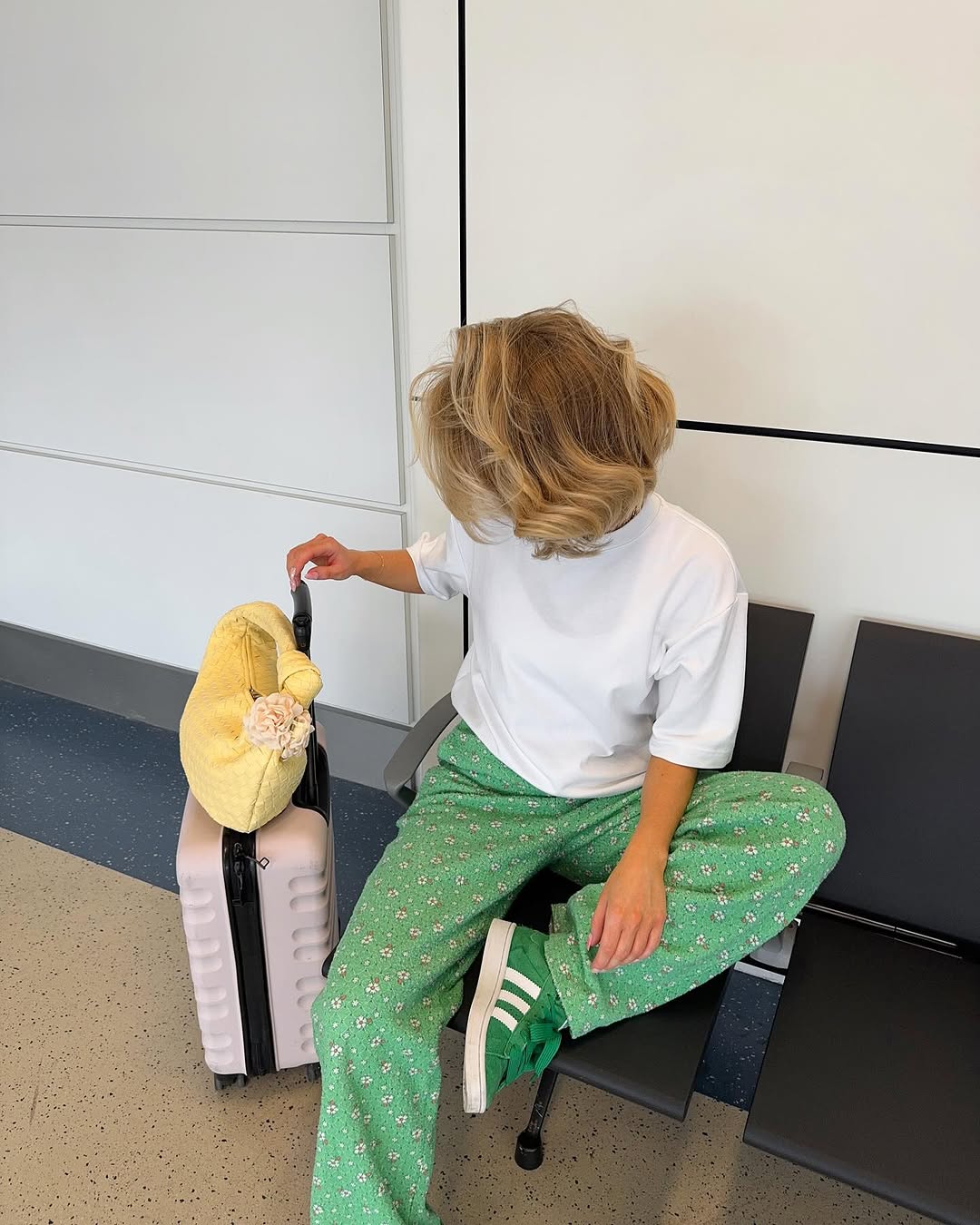 Effortlessly chic travel outfit for airport vibes