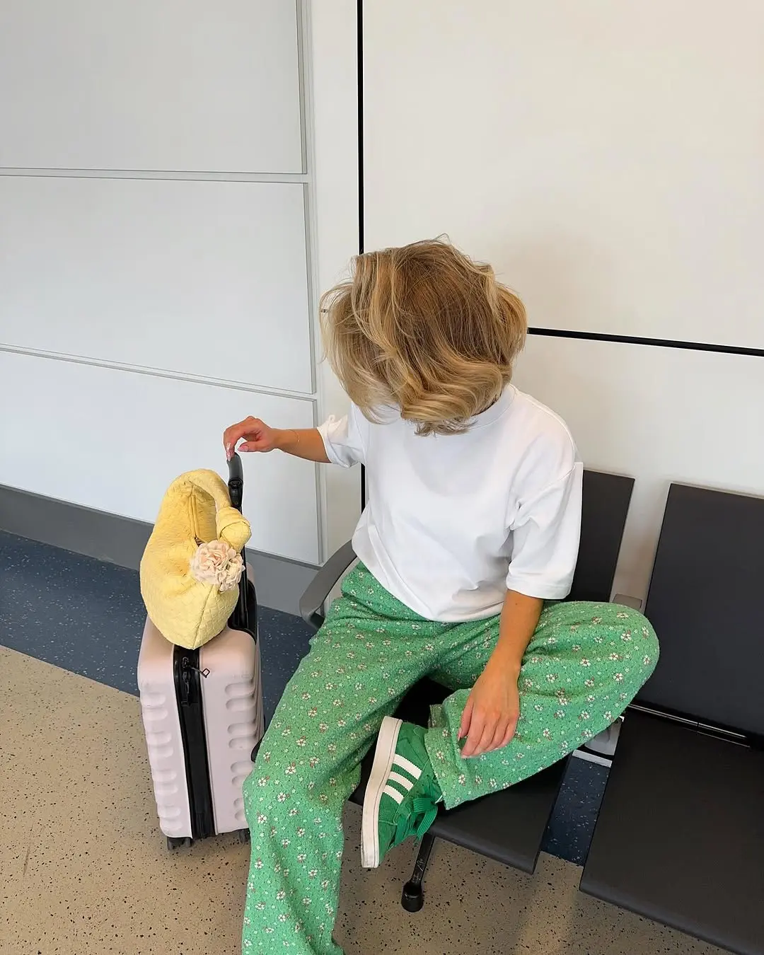 Effortlessly chic travel outfit for airport vibes