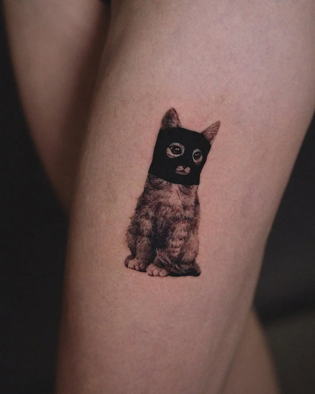 Playful Cat Tattoo for Leg Enthusiasts