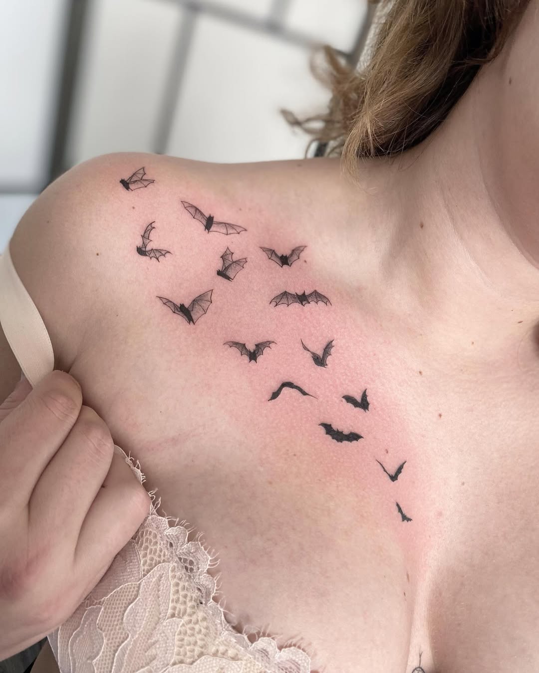 Elegant bats accentuating the collarbone area