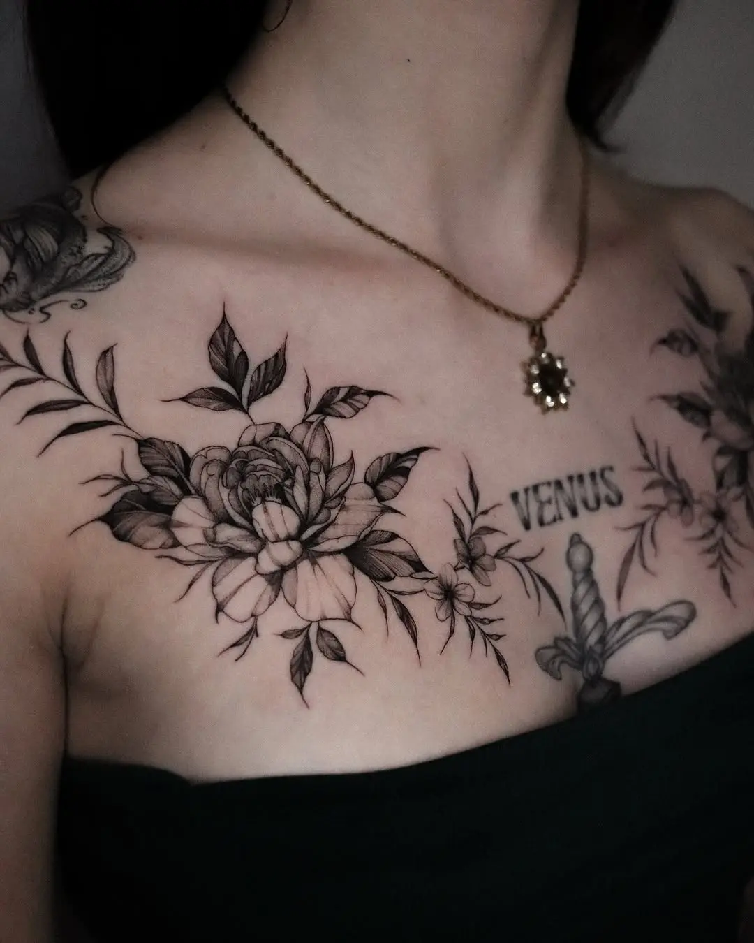 Elegant floral design with a Venus inscription