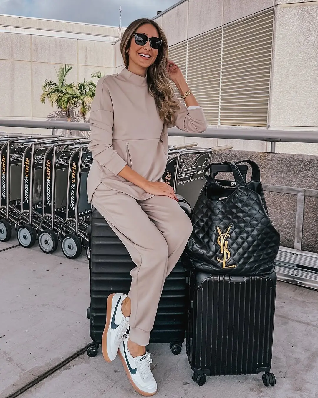 Stylish and Comfortable Airport Outfit Inspiration
