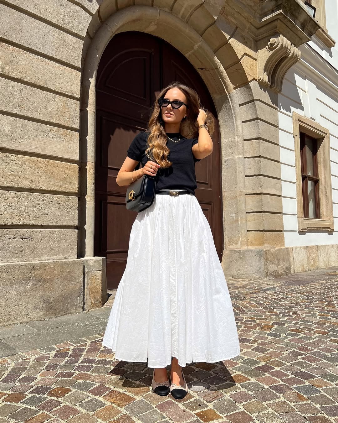 Stylish midi skirt with a casual black top