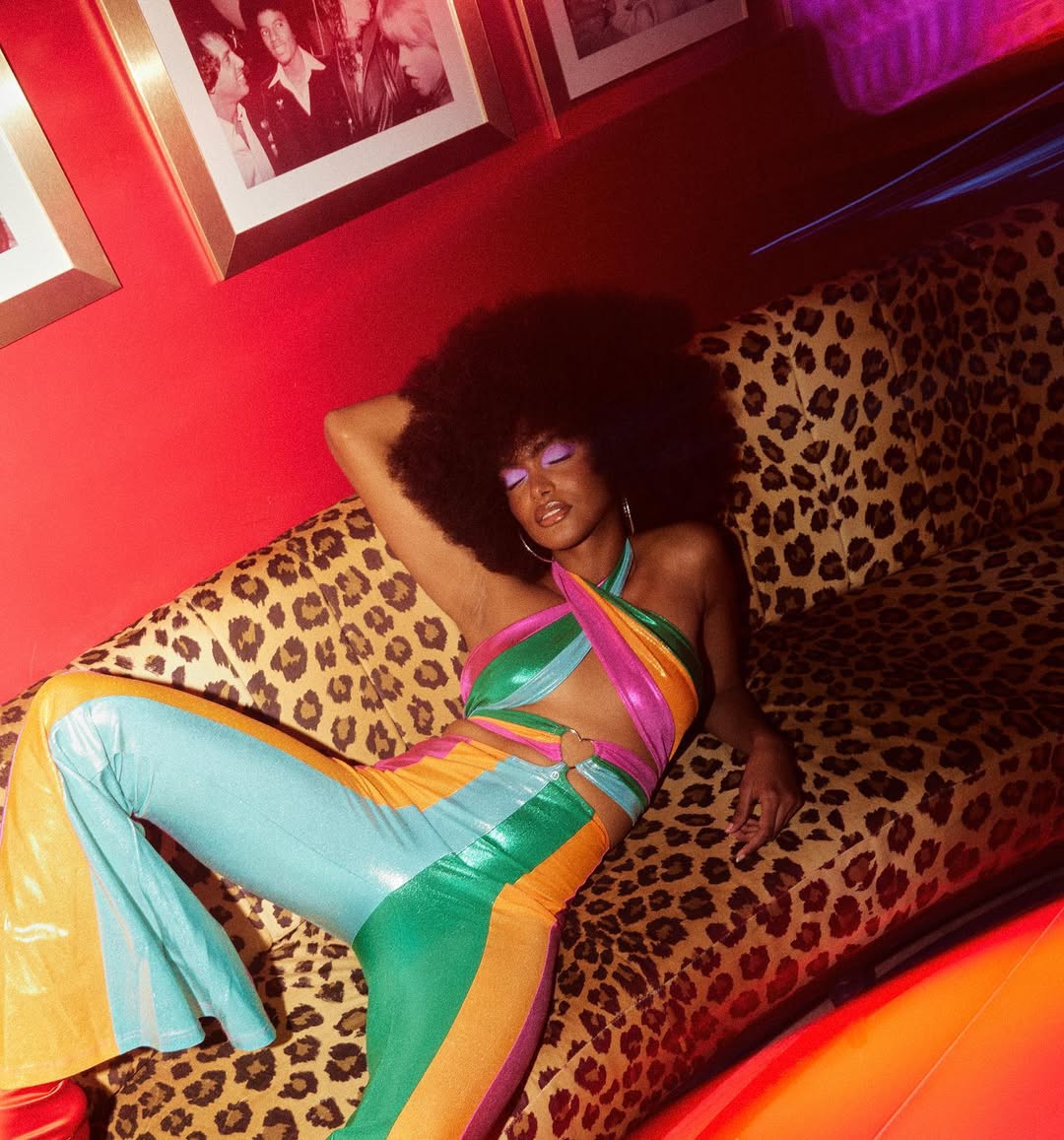 Colorful retro outfit with 70s flair
