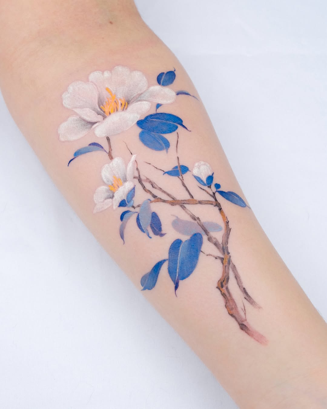 Stunning floral design for elegant tattoo lovers
