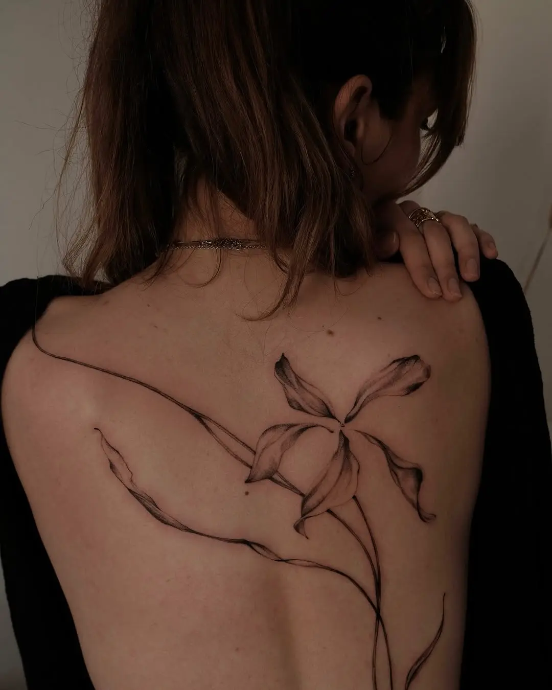 Stunning Floral Tattoo Embracing the Back