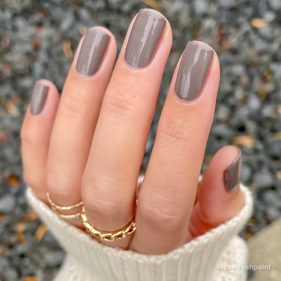 Chic and Subtle Gray Nail Design