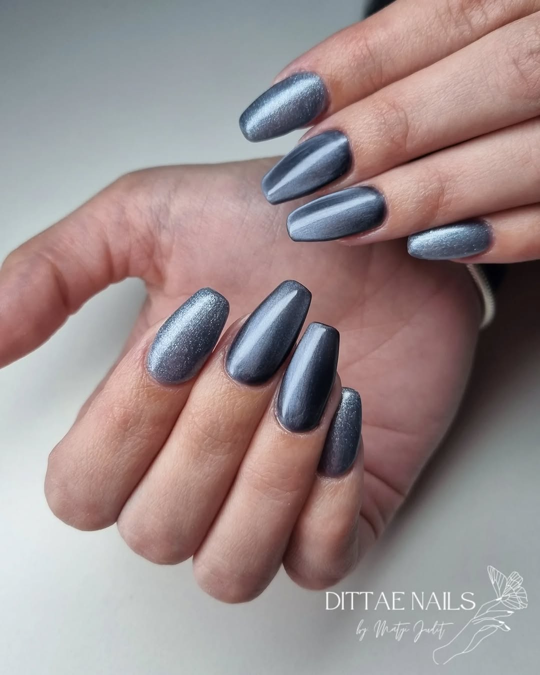 Elegant grey nails with shimmering finish