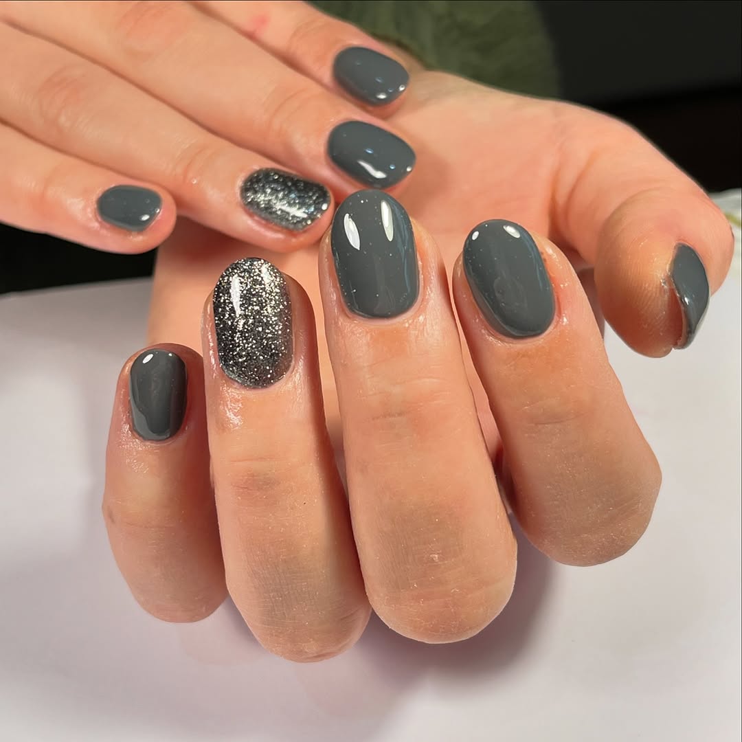 Stylish grey nails with a touch of sparkle