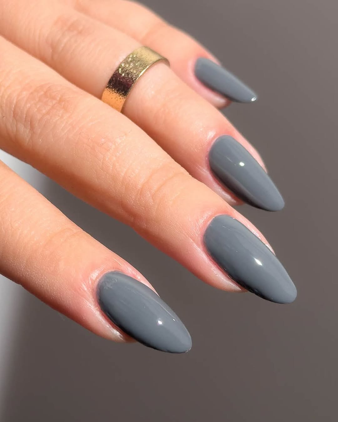 Elegant Grey Nails For Chic Aesthetics