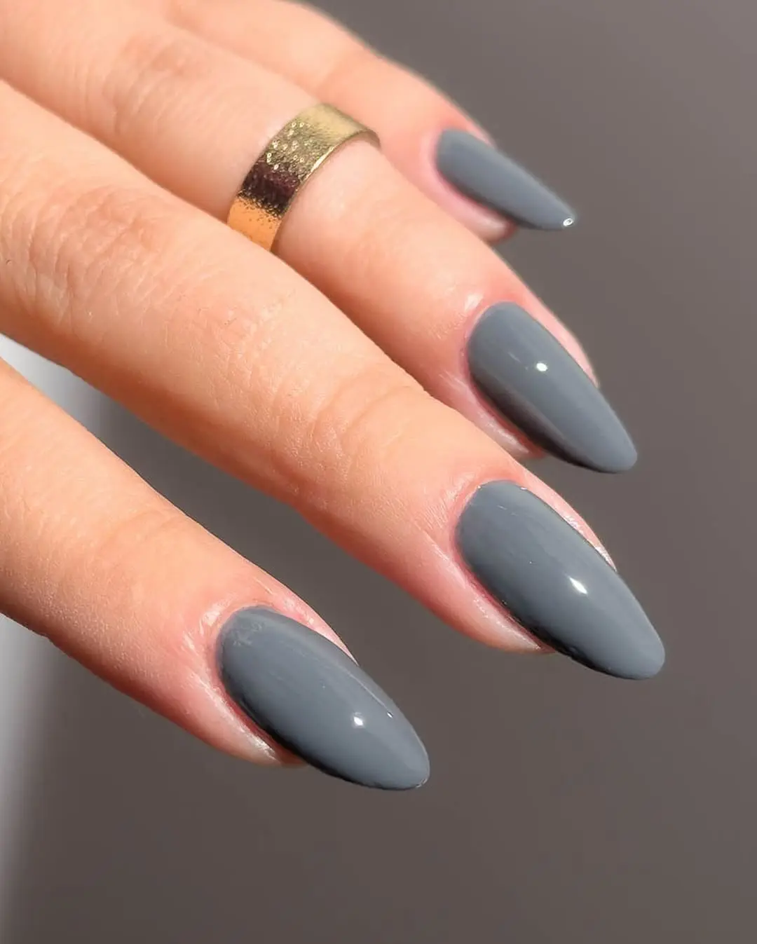 Elegant Grey Nails For Chic Aesthetics