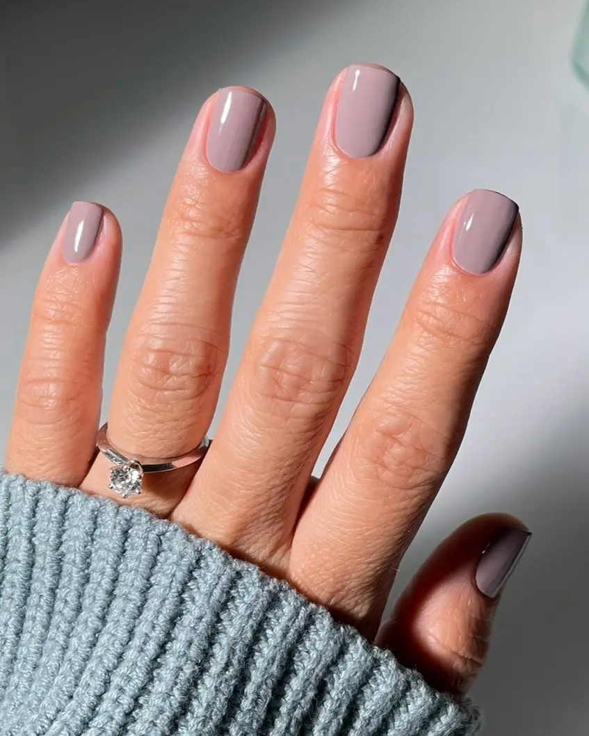 Chic grey nails for a modern look