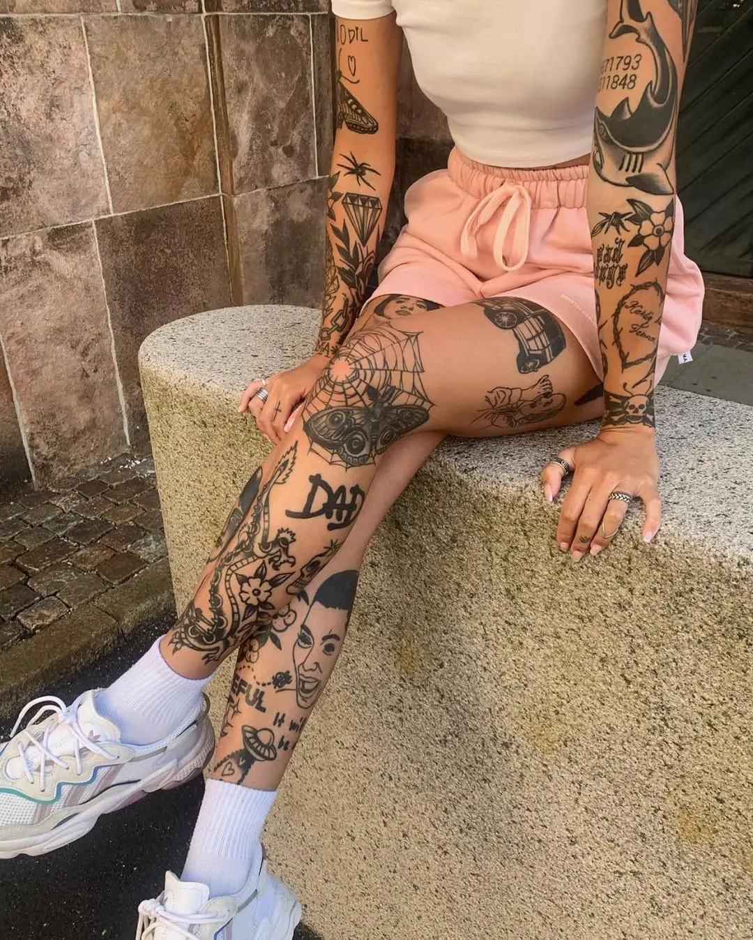 Stylish knee tattoos that make a statement