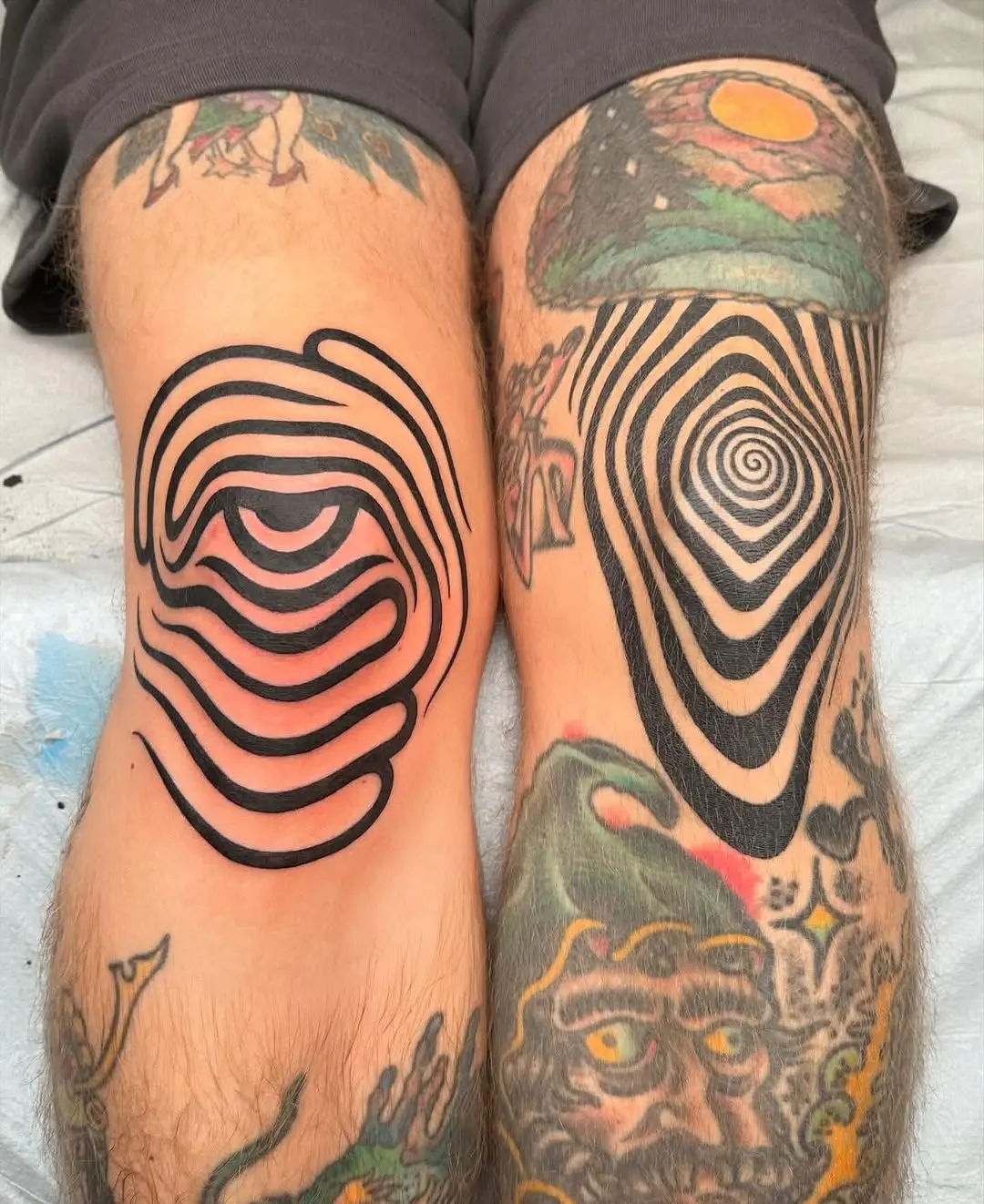 Unique spiraled design for knee tattoos