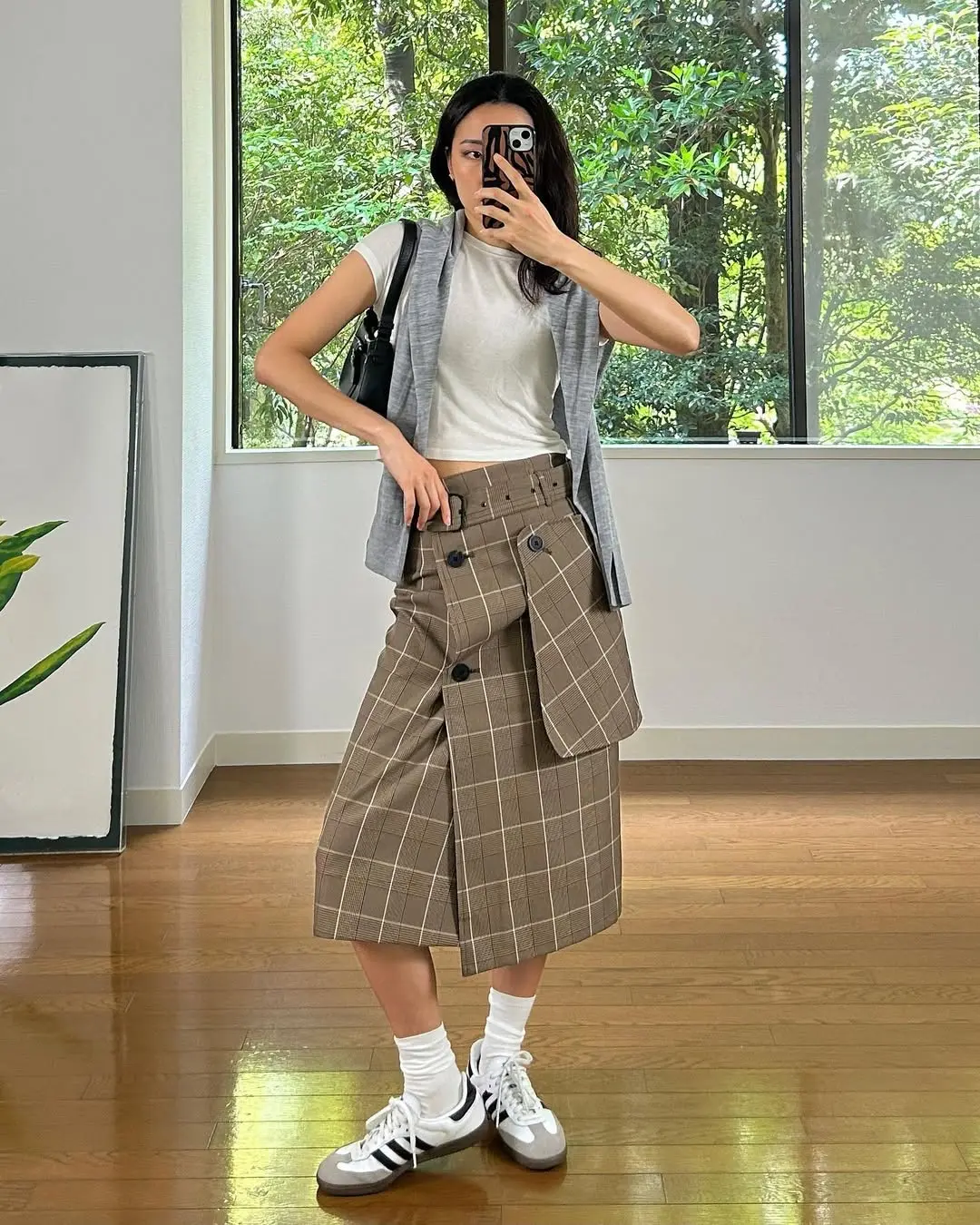 Chic Midi Skirt Ensemble with Casual Vibes