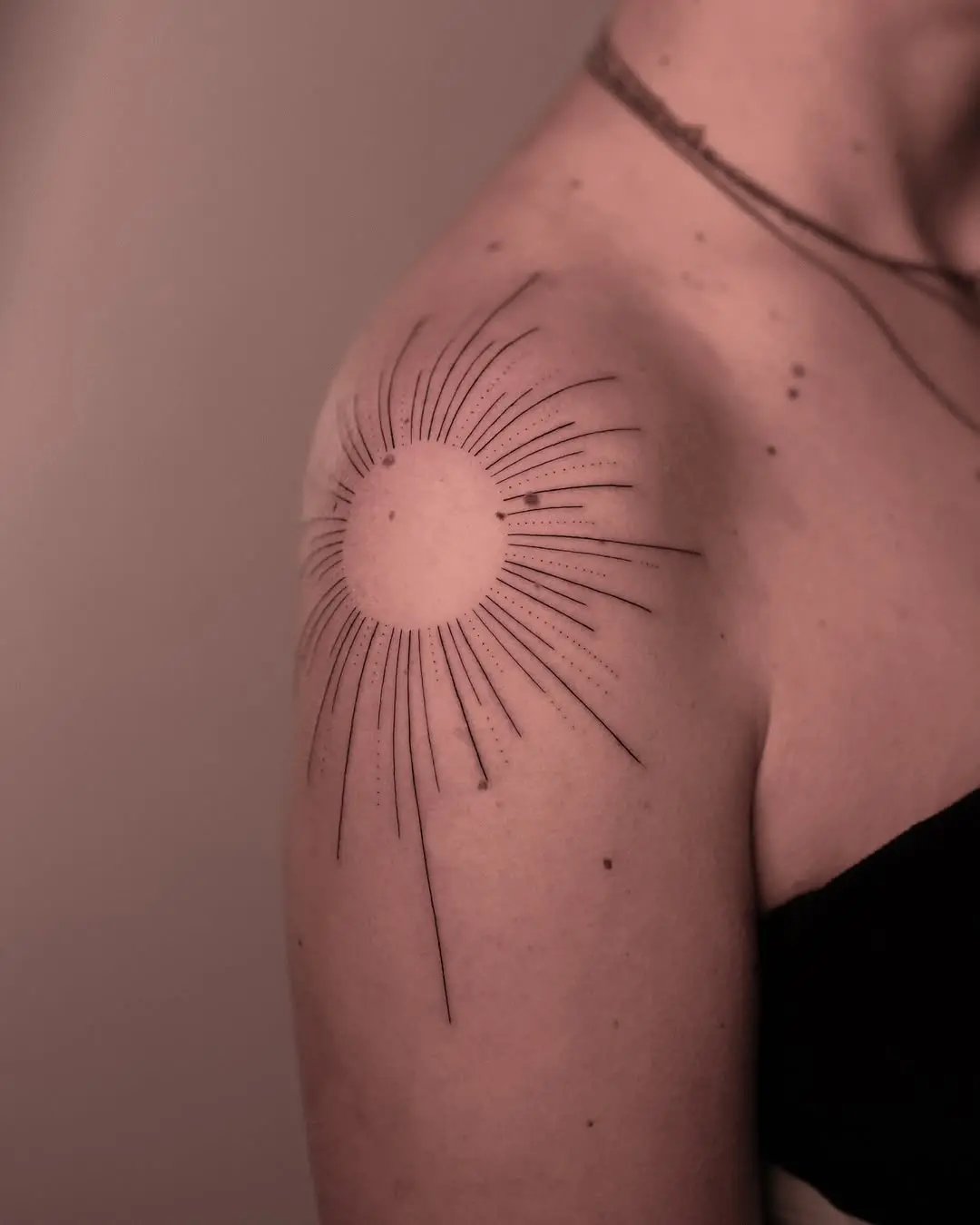 Minimalist sunburst design on shoulder