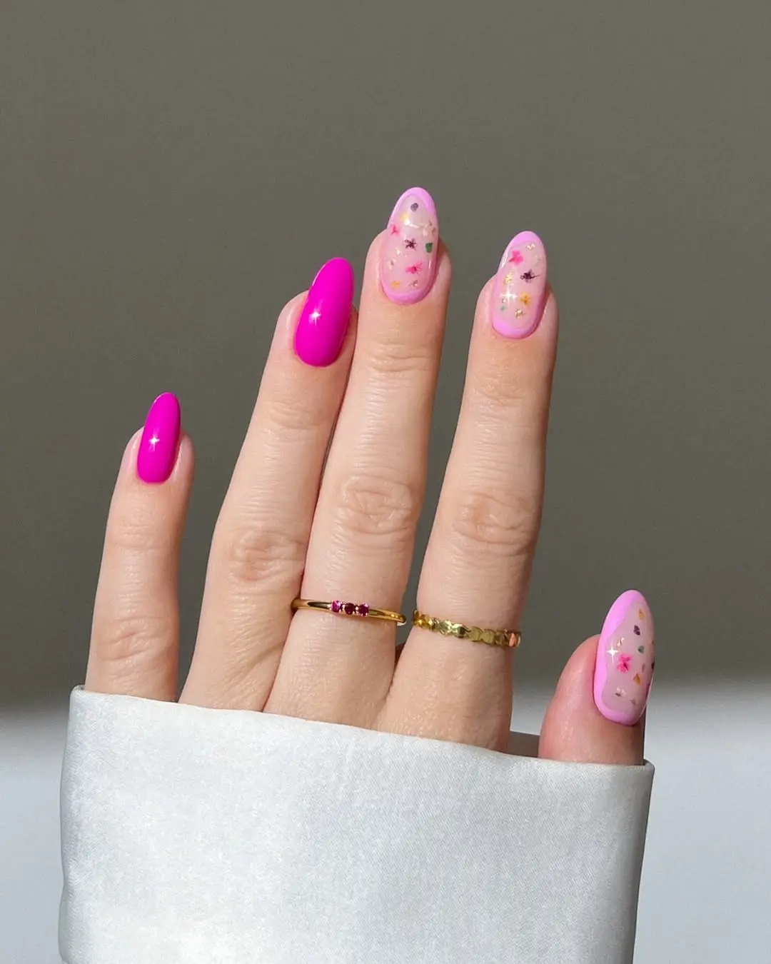 Chic pink nails with sparkling star designs