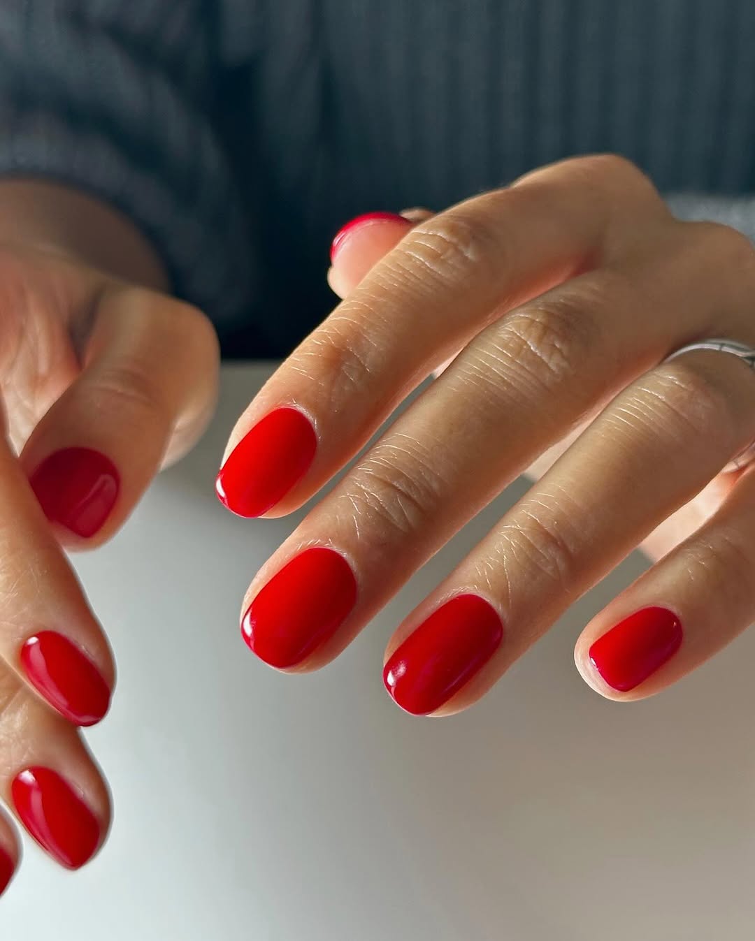 Shiny red nails with elegant shine