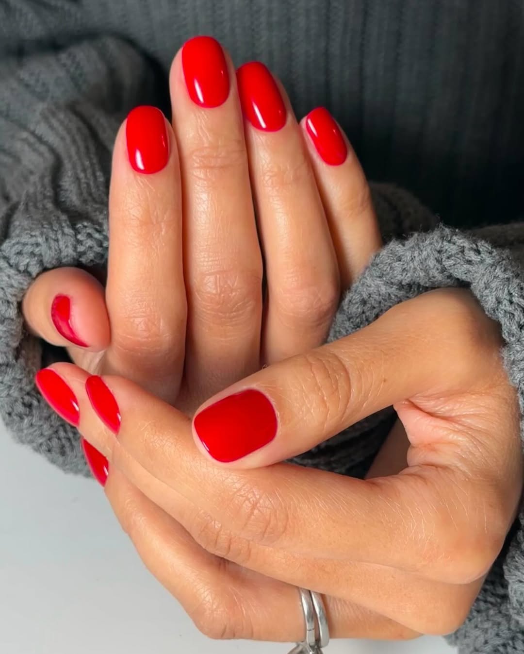 Chic red nails with cozy vibes