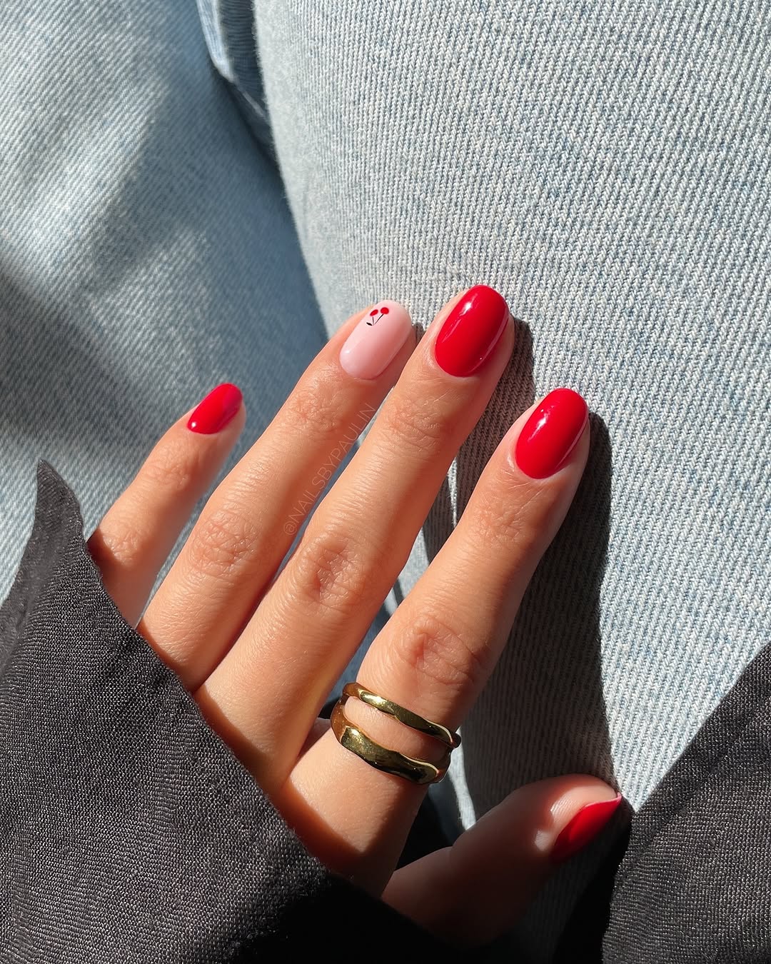 Chic red nails paired with minimalistic style