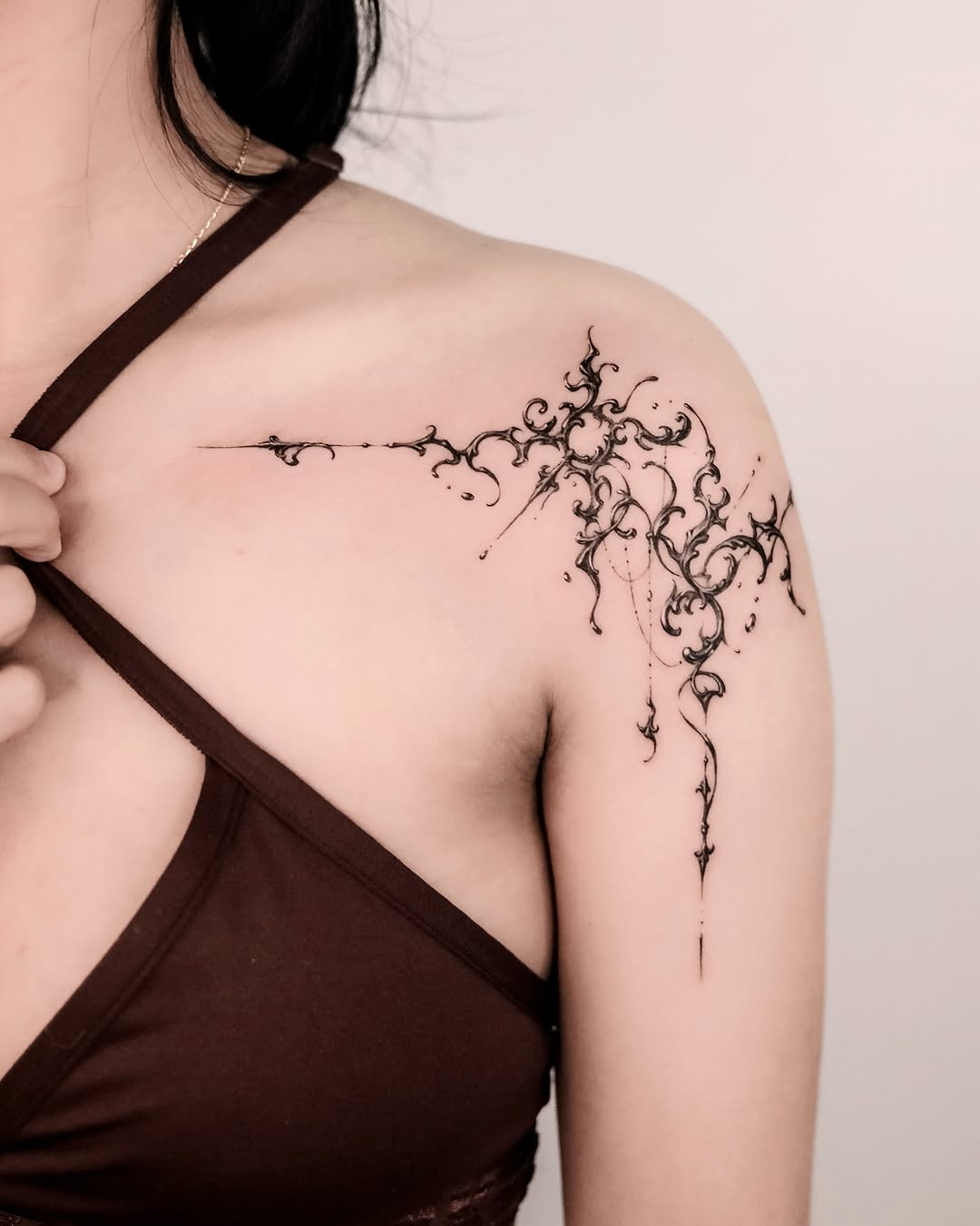 Elegant shoulder tattoo featuring intricate patterns.